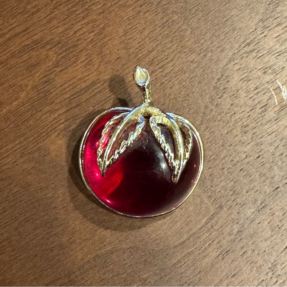 Vintage 70’s Sarah Coventry Jelly Belly Pink Apple Brooch
